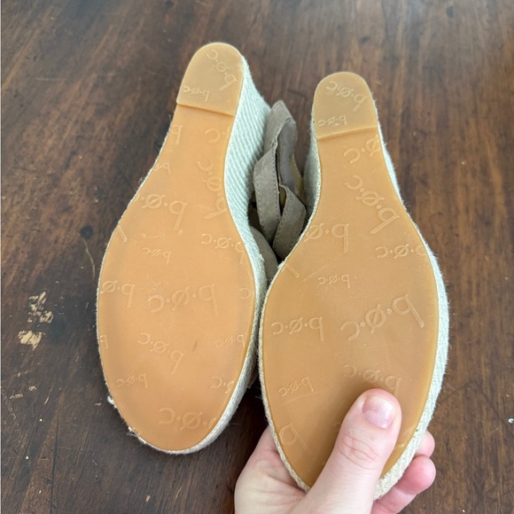 BOC Born Taupe Strappy Wedge Heel Sandal Size 10M - Picture 7 of 8